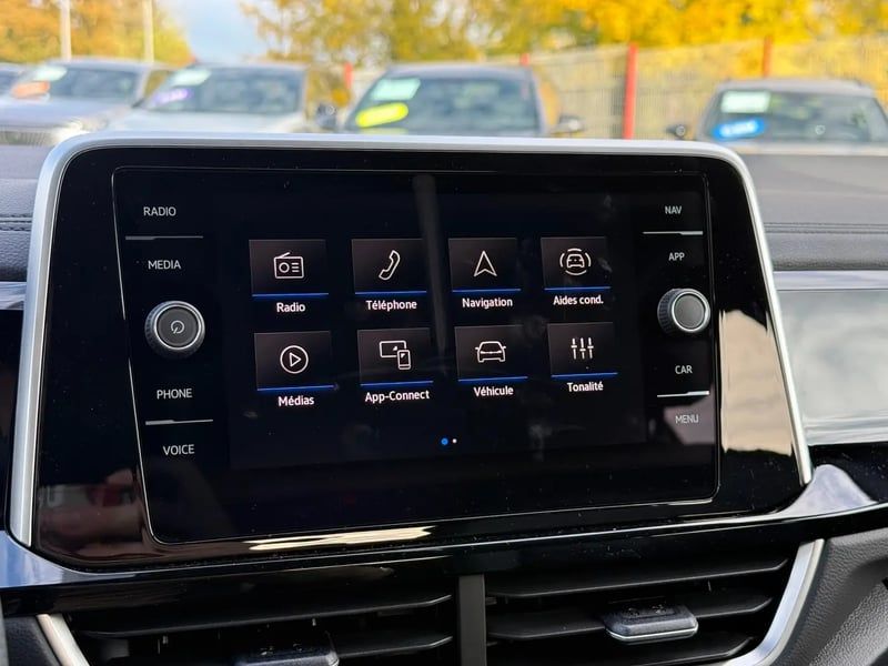 Photo de la voiture VOLKSWAGEN T-ROC 1.5 TSI EVO2 150 Start/Stop DSG7 R-Line Edition