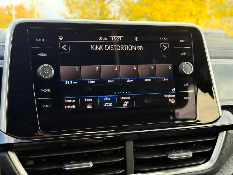 Photo de la voiture VOLKSWAGEN T-ROC 1.5 TSI EVO2 150 Start/Stop DSG7 R-Line Edition