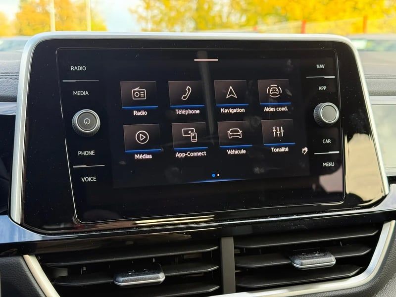 Photo de la voiture VOLKSWAGEN T-ROC 1.5 TSI EVO2 150 Start/Stop DSG7 R-Line Edition