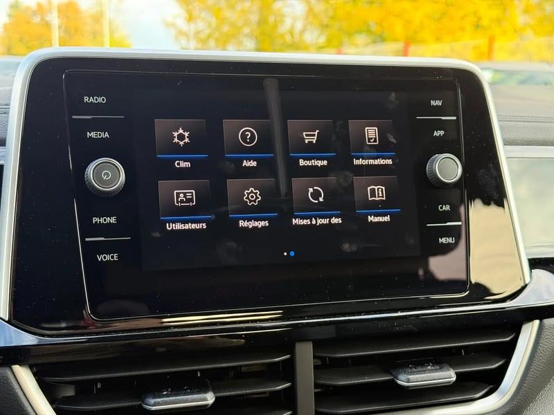 Photo de la voiture VOLKSWAGEN T-ROC 1.5 TSI EVO2 150 Start/Stop DSG7 R-Line Edition