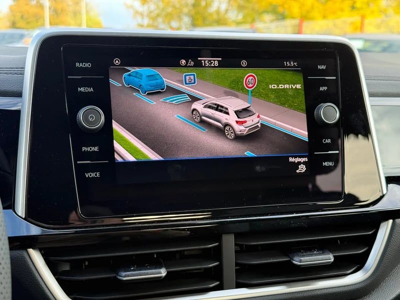 Photo de la voiture VOLKSWAGEN T-ROC 1.5 TSI EVO2 150 Start/Stop DSG7 R-Line Edition