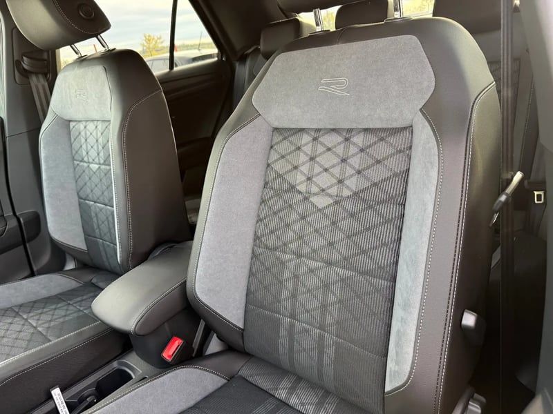 Photo de la voiture VOLKSWAGEN T-ROC 1.5 TSI EVO2 150 Start/Stop DSG7 R-Line Edition