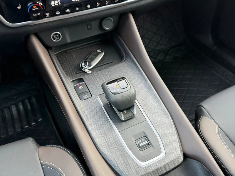 Photo de la voiture NISSAN QASHQAI Mild Hybrid 158 ch Xtronic Tekna