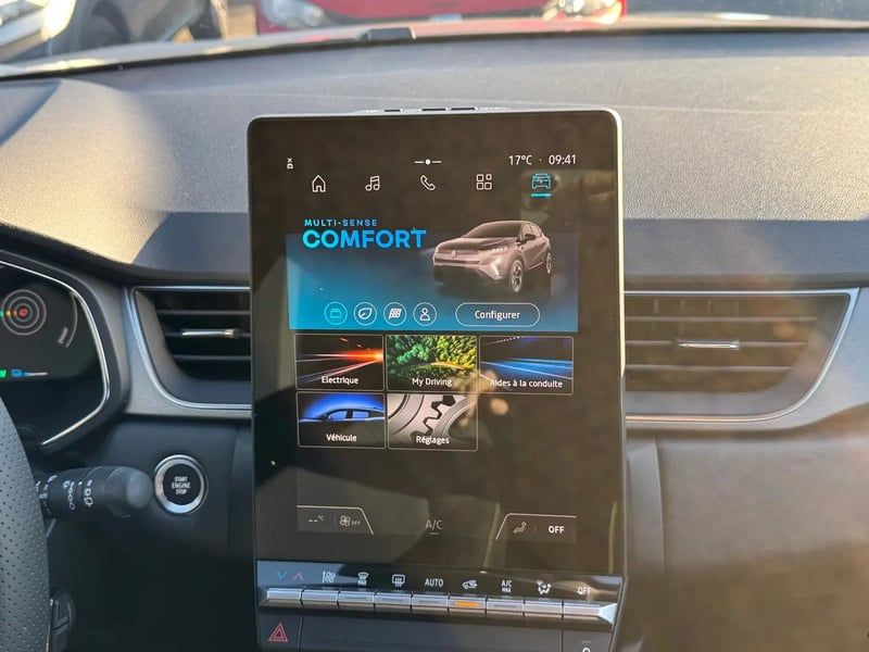 Photo de la voiture RENAULT CAPTUR E-Tech full hybrid 160 ch Techno