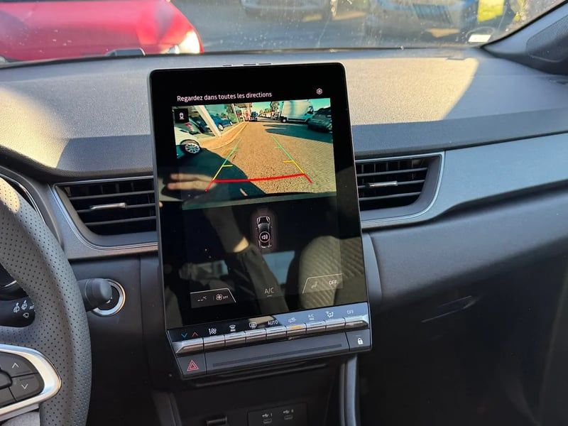 Photo de la voiture RENAULT CAPTUR E-Tech full hybrid 160 ch Techno