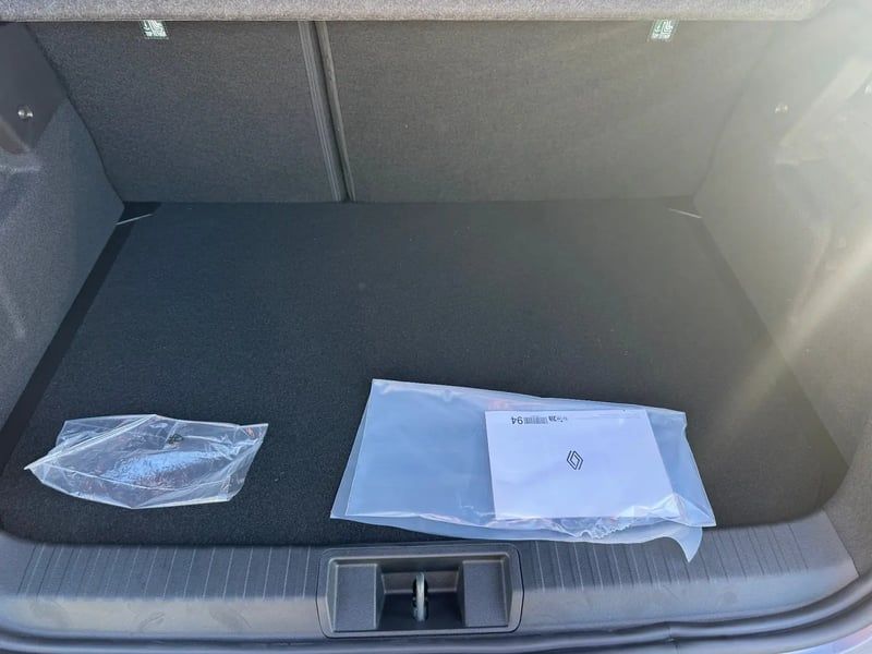 Photo de la voiture RENAULT CAPTUR E-Tech full hybrid 160 ch Techno