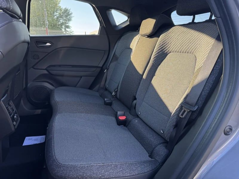 Photo de la voiture RENAULT CAPTUR E-Tech full hybrid 160 ch Techno