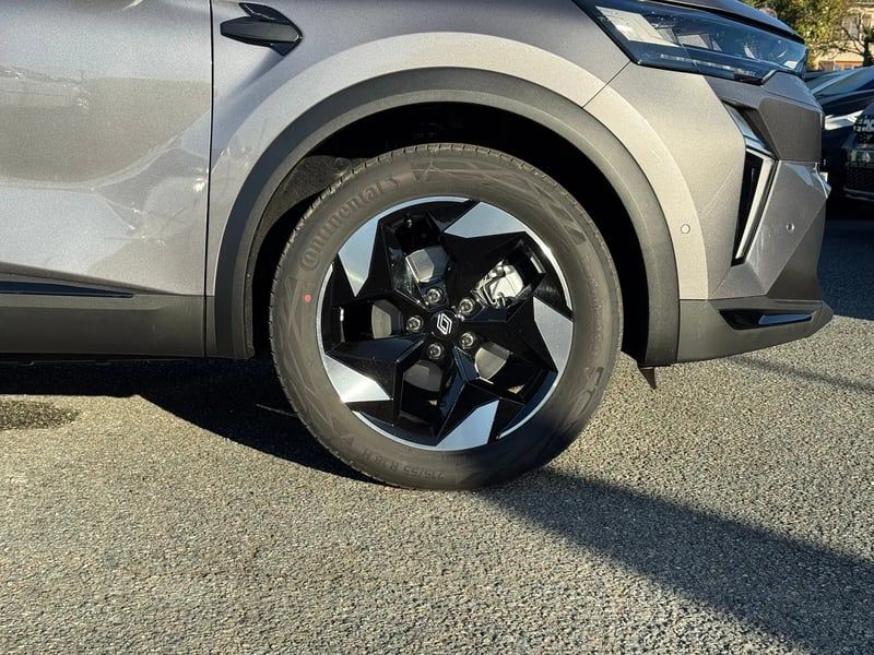 Photo de la voiture RENAULT CAPTUR E-Tech full hybrid 160 ch Techno