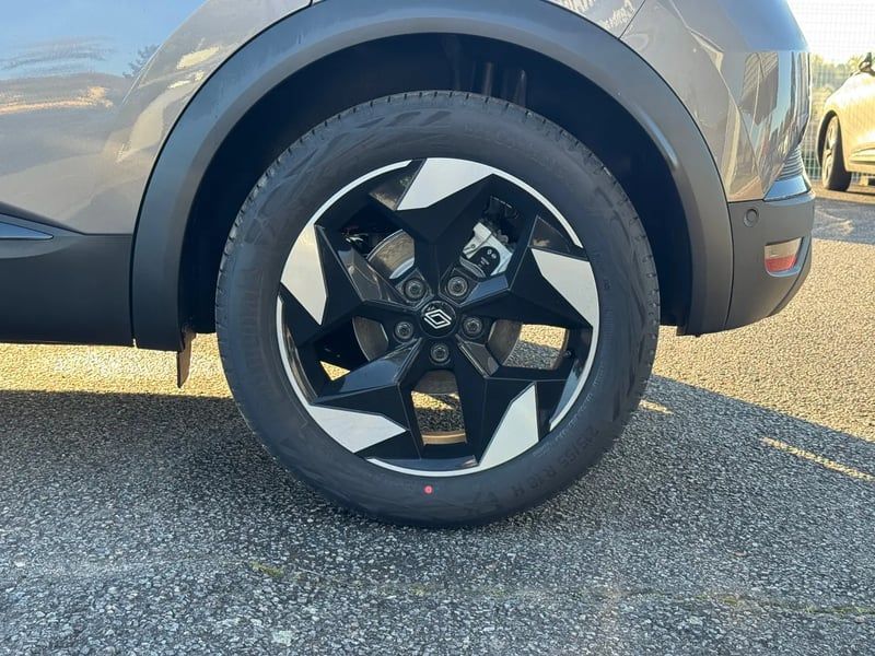 Photo de la voiture RENAULT CAPTUR E-Tech full hybrid 160 ch Techno