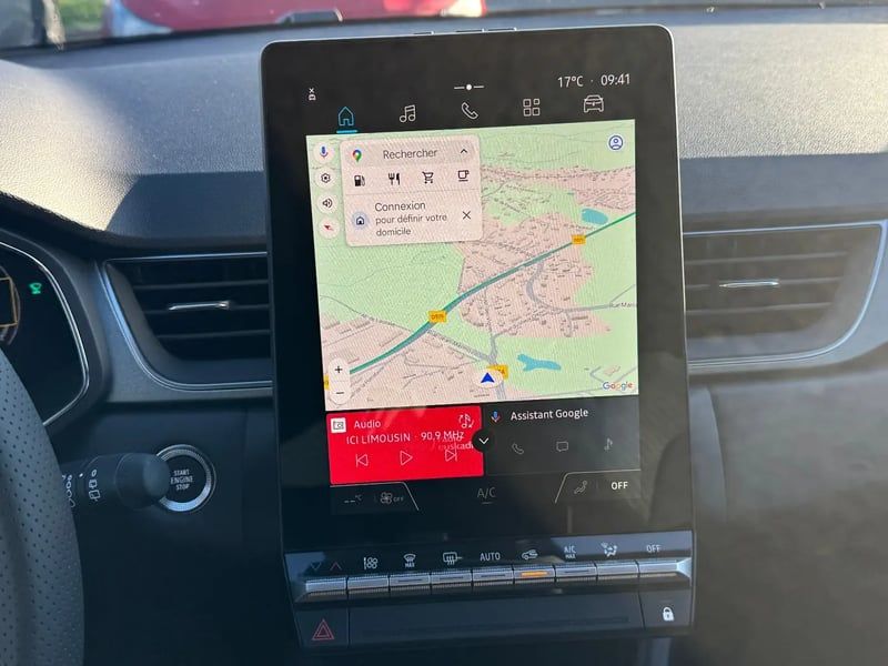 Photo de la voiture RENAULT CAPTUR E-Tech full hybrid 160 ch Techno