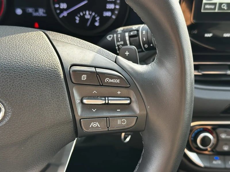 Photo de la voiture HYUNDAI i30 1.0 T-GDi 120 DCT-7 Hybrid 48V Creative