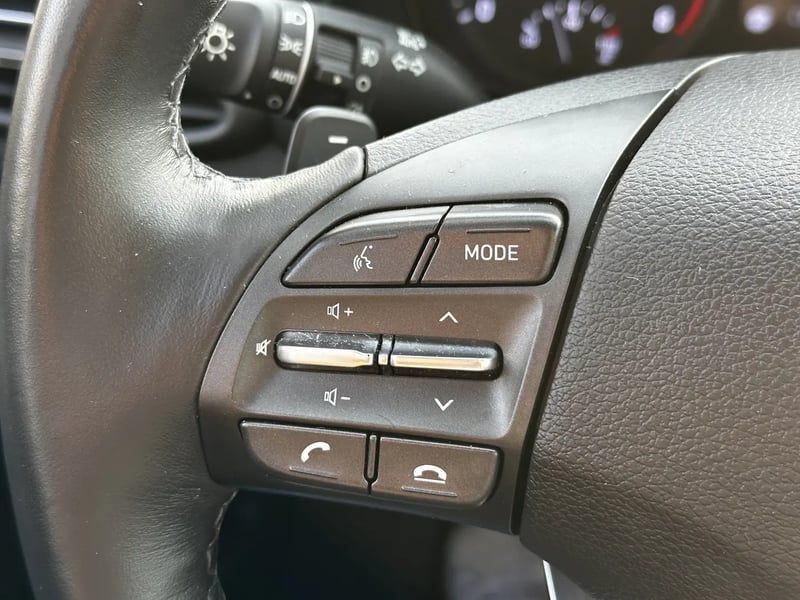 Photo de la voiture HYUNDAI i30 1.0 T-GDi 120 DCT-7 Hybrid 48V Creative