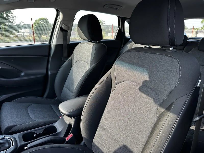 Photo de la voiture HYUNDAI i30 1.0 T-GDi 120 DCT-7 Hybrid 48V Creative