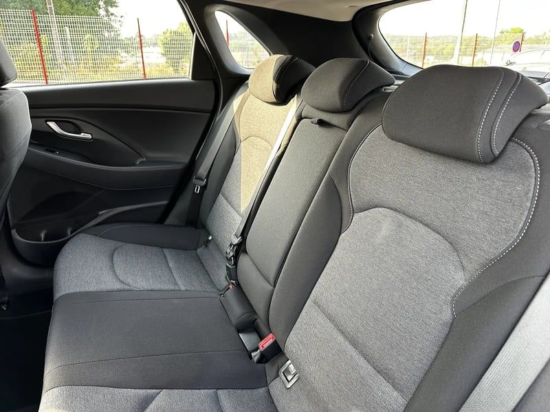 Photo de la voiture HYUNDAI i30 1.0 T-GDi 120 DCT-7 Hybrid 48V Creative