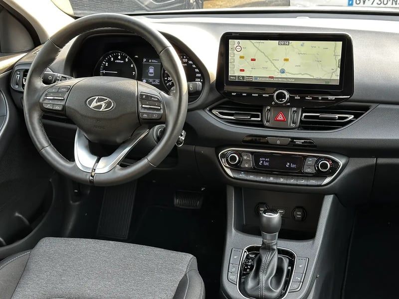 Photo de la voiture HYUNDAI i30 1.0 T-GDi 120 DCT-7 Hybrid 48V Creative