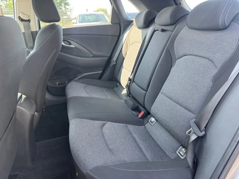 Photo de la voiture HYUNDAI i30 1.0 T-GDi 120 DCT-7 Hybrid 48V Creative