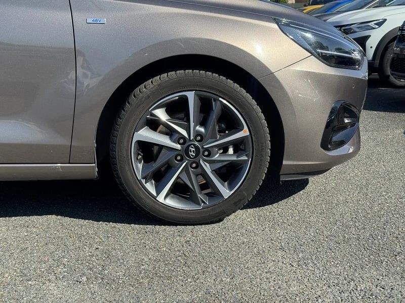 Photo de la voiture HYUNDAI i30 1.0 T-GDi 120 DCT-7 Hybrid 48V Creative