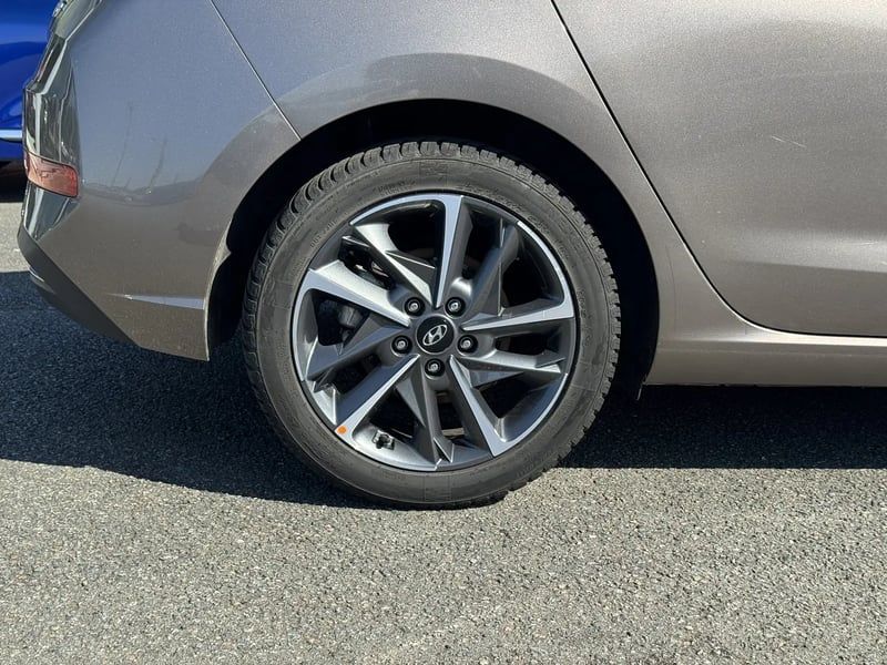 Photo de la voiture HYUNDAI i30 1.0 T-GDi 120 DCT-7 Hybrid 48V Creative