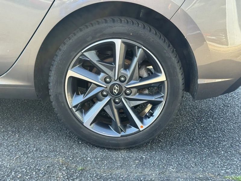 Photo de la voiture HYUNDAI i30 1.0 T-GDi 120 DCT-7 Hybrid 48V Creative