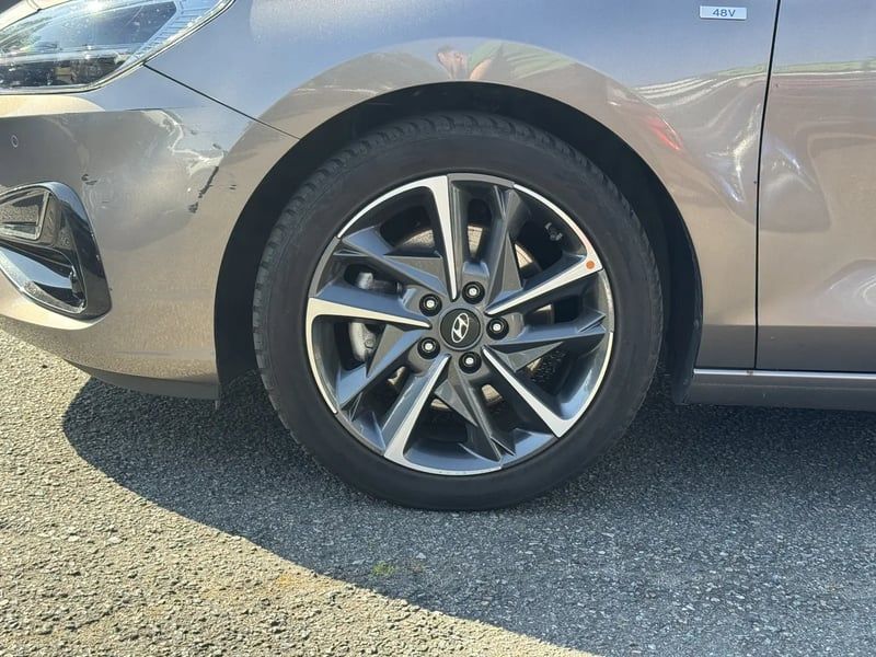 Photo de la voiture HYUNDAI i30 1.0 T-GDi 120 DCT-7 Hybrid 48V Creative