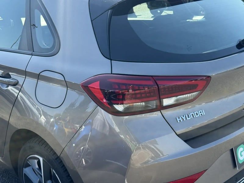 Photo de la voiture HYUNDAI i30 1.0 T-GDi 120 DCT-7 Hybrid 48V Creative