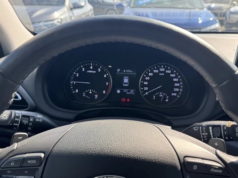 Photo de la voiture HYUNDAI i30 1.0 T-GDi 120 DCT-7 Hybrid 48V Creative