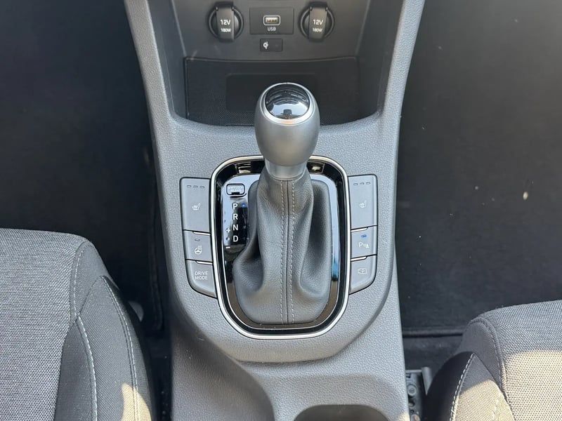 Photo de la voiture HYUNDAI i30 1.0 T-GDi 120 DCT-7 Hybrid 48V Creative