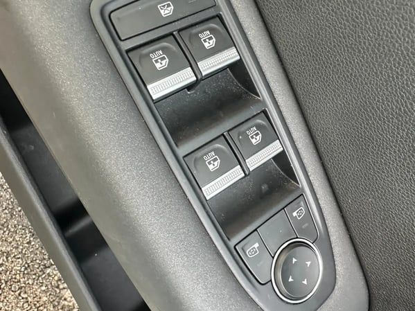 Photo de la voiture RENAULT CAPTUR TCe 90 ch Evolution