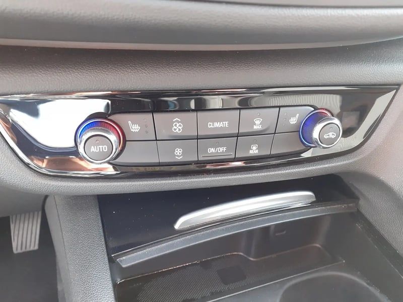 Photo de la voiture OPEL INSIGNIA GRAND SPORT 2.0 Diesel 174 ch BVM6 Elegance