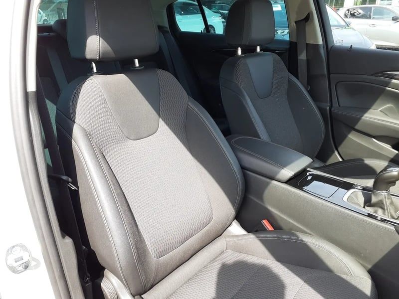 Photo de la voiture OPEL INSIGNIA GRAND SPORT 2.0 Diesel 174 ch BVM6 Elegance