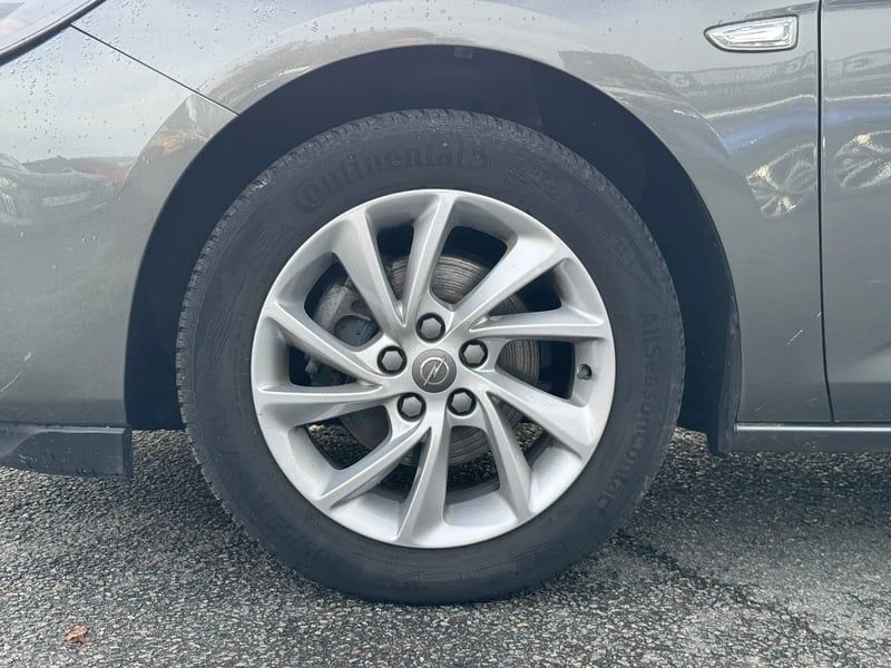 Photo de la voiture OPEL ASTRA SPORTS TOURER 1.2 Turbo 145 ch BVM6 Elégance