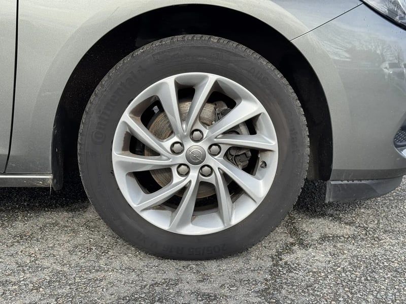 Photo de la voiture OPEL ASTRA SPORTS TOURER 1.2 Turbo 145 ch BVM6 Elégance