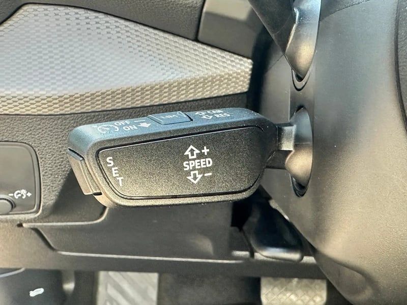 Photo de la voiture AUDI Q2 35 TFSI 150 S tronic 7 S line