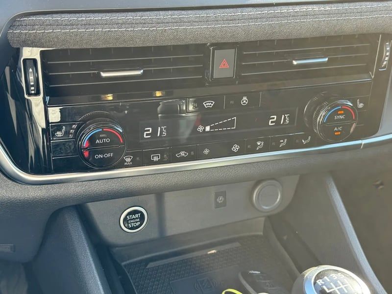 Photo de la voiture NISSAN QASHQAI Mild Hybrid 158 ch MEHV CONNECT PACK HIVER