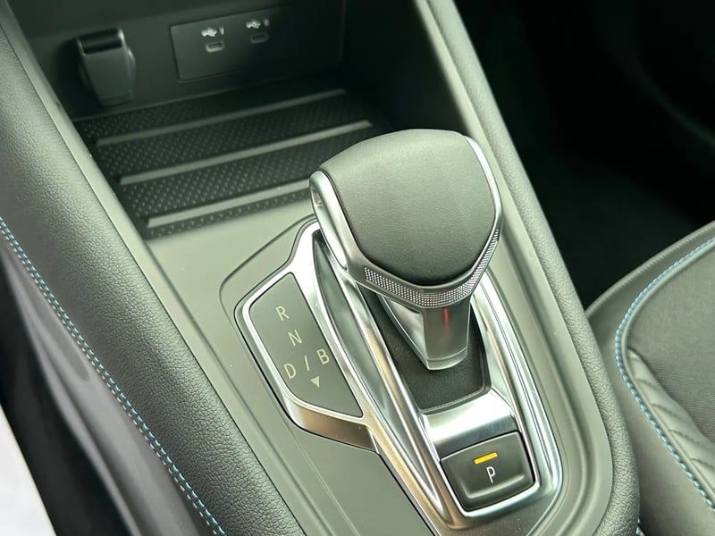 Photo de la voiture RENAULT CAPTUR Captur 1.6 E-Tech full hybrid 145ch esprit Alpine