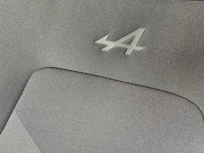 Photo de la voiture RENAULT CAPTUR Captur 1.6 E-Tech full hybrid 145ch esprit Alpine