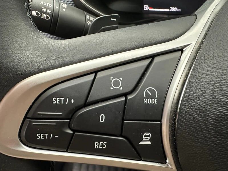 Photo de la voiture RENAULT ARKANA mild hybrid 140 EDC GSR2 Evolution