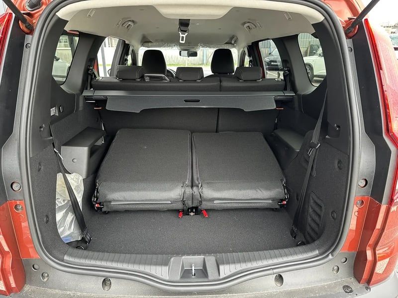 Photo de la voiture DACIA JOGGER ECO-G 100 7 places GSR2 Extreme +