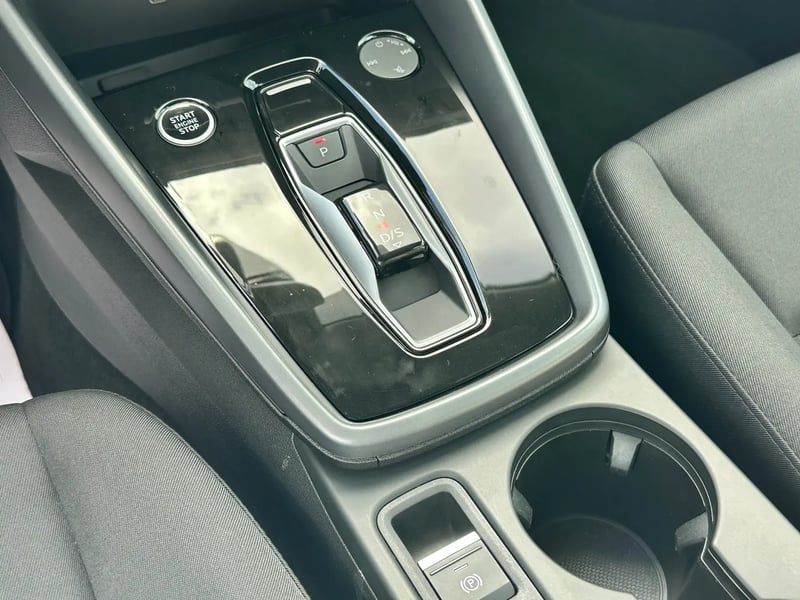 Photo de la voiture AUDI A3 SPORTBACK TFSI Mild Hybrid 116 S tronic 7 Design