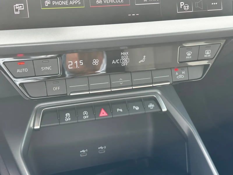 Photo de la voiture AUDI A3 SPORTBACK TFSI Mild Hybrid 116 S tronic 7 Design