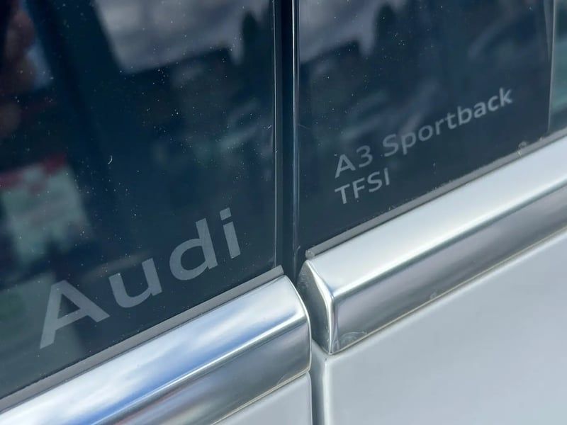 Photo de la voiture AUDI A3 SPORTBACK TFSI Mild Hybrid 116 S tronic 7 Design
