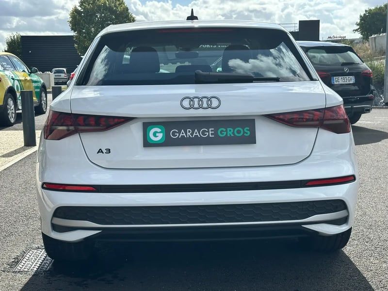 Photo de la voiture AUDI A3 SPORTBACK TFSI Mild Hybrid 116 S tronic 7 Design