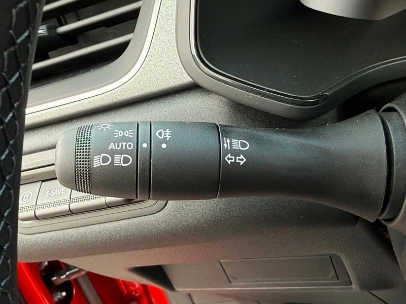 Photo de la voiture RENAULT CAPTUR E-Tech full hybrid 160 ch Techno