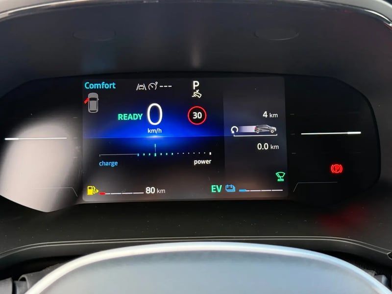 Photo de la voiture RENAULT CAPTUR E-Tech full hybrid 160 ch Techno