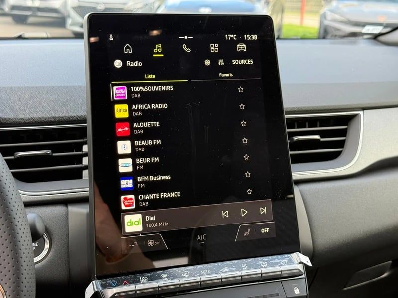 Photo de la voiture RENAULT CAPTUR E-Tech full hybrid 160 ch Techno