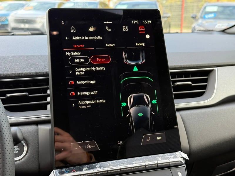 Photo de la voiture RENAULT CAPTUR E-Tech full hybrid 160 ch Techno