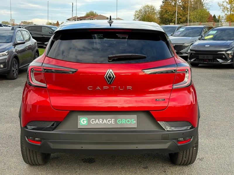 Photo de la voiture RENAULT CAPTUR E-Tech full hybrid 160 ch Techno