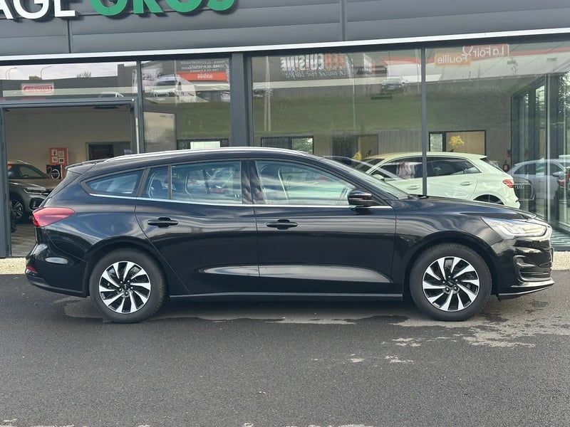 Photo de la voiture FORD FOCUS SW 1.0 EcoBoost 125 S&S Titanium +