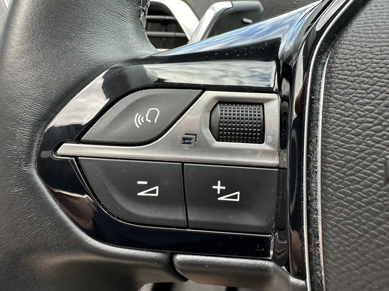 Photo de la voiture PEUGEOT 3008 Puretech 130ch S&S EAT8 Allure Pack