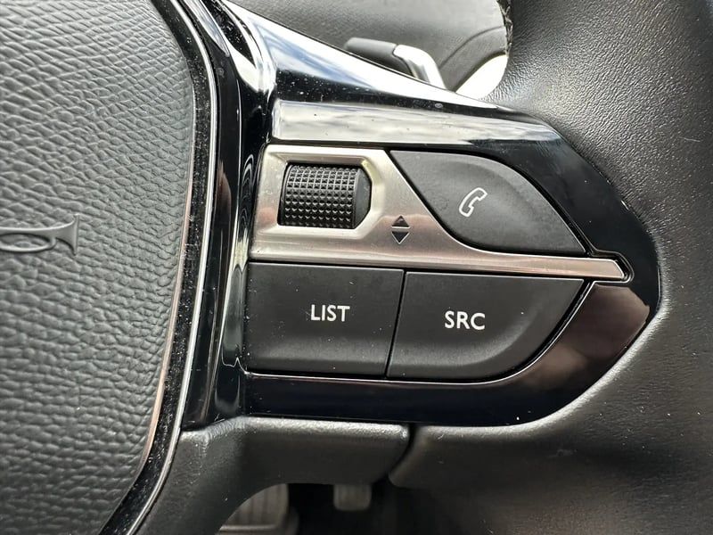 Photo de la voiture PEUGEOT 3008 Puretech 130ch S&S EAT8 Allure Pack